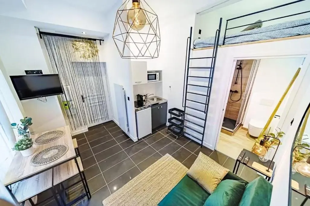 Studio Cosy Avec Mezzanine, Bien Equipe, Caluire 0*, Caluire-et-Cuire France